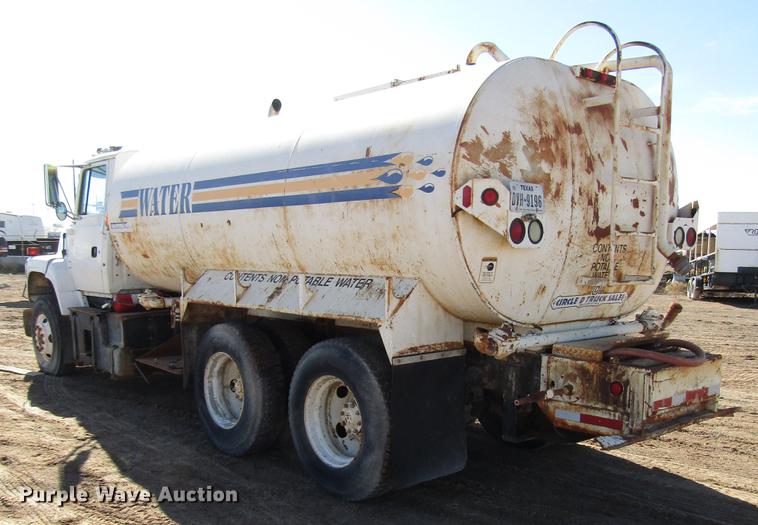 image for item DB6924 1996 Ford L9000 tank truck