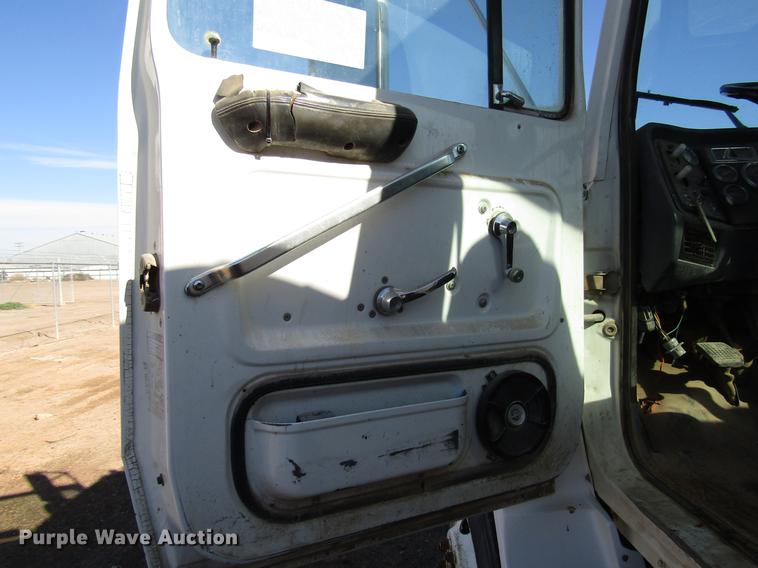 image for item DB6924 1996 Ford L9000 tank truck
