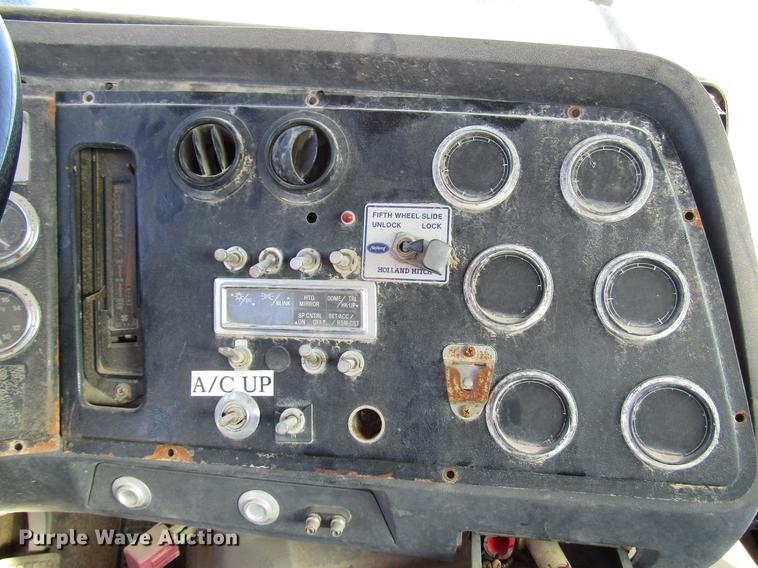 image for item DB6924 1996 Ford L9000 tank truck