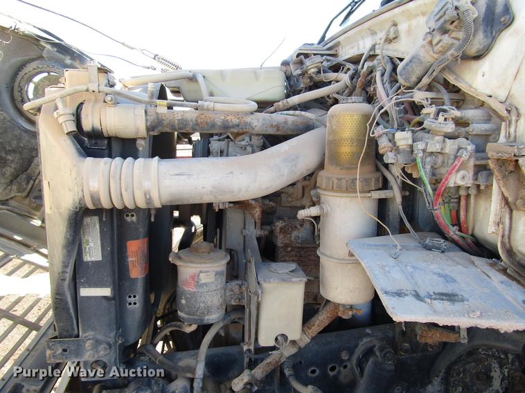 image for item DB6924 1996 Ford L9000 tank truck