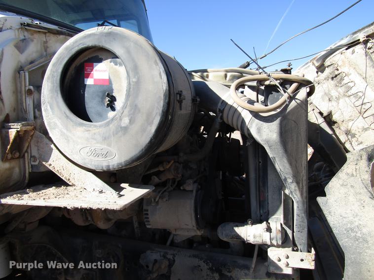 image for item DB6924 1996 Ford L9000 tank truck