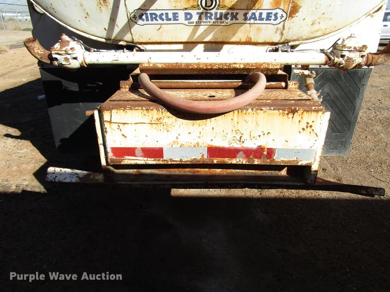 image for item DB6924 1996 Ford L9000 tank truck