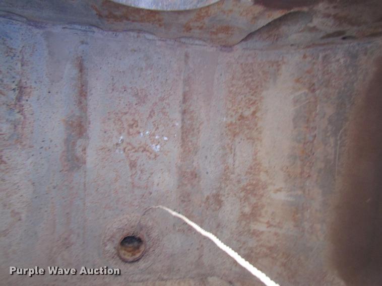 image for item DB6924 1996 Ford L9000 tank truck