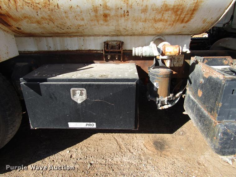 image for item DB6924 1996 Ford L9000 tank truck