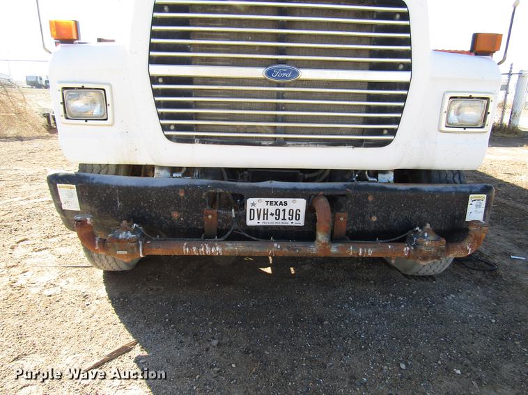 image for item DB6924 1996 Ford L9000 tank truck