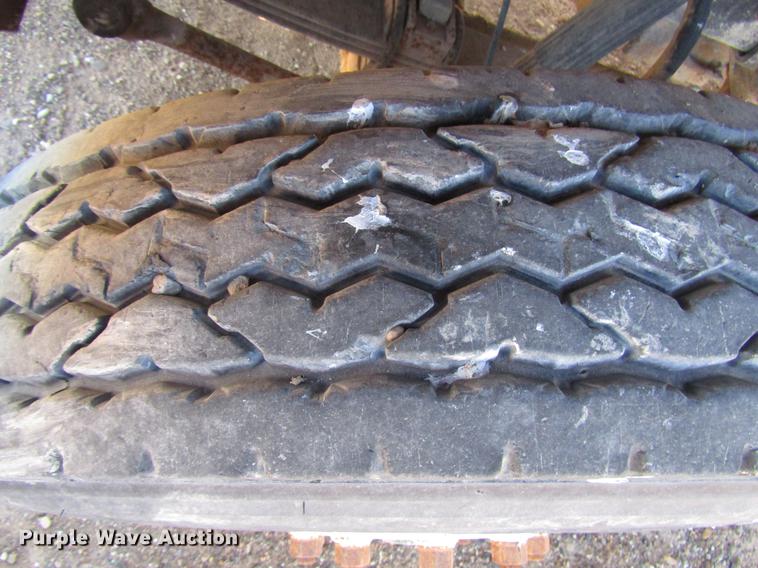 image for item DB6924 1996 Ford L9000 tank truck