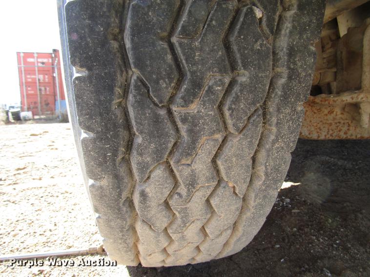 image for item DB6924 1996 Ford L9000 tank truck