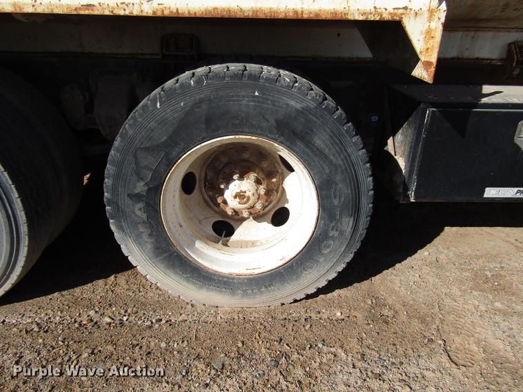 image for item DB6924 1996 Ford L9000 tank truck