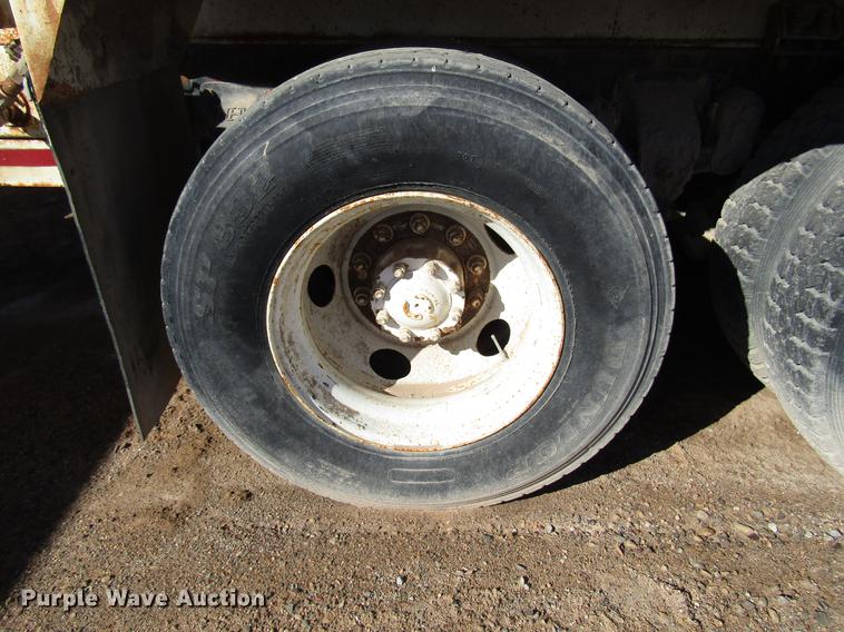 image for item DB6924 1996 Ford L9000 tank truck