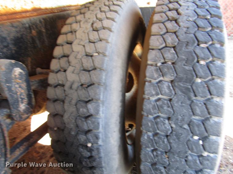 image for item DB6924 1996 Ford L9000 tank truck