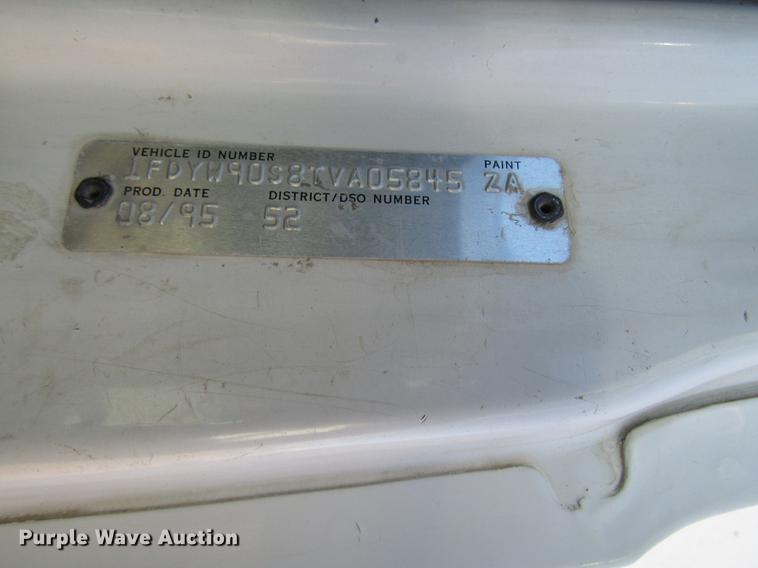 image for item DB6924 1996 Ford L9000 tank truck