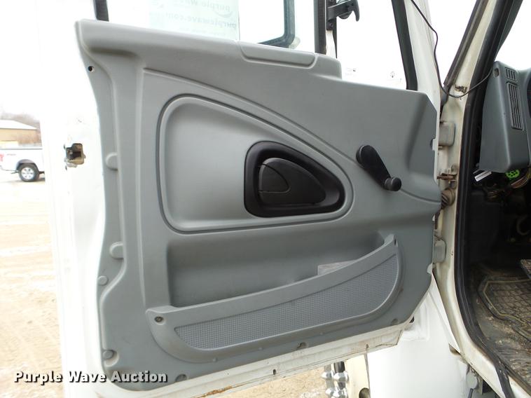 image for item DC1234 2006 International 4300 crane truck