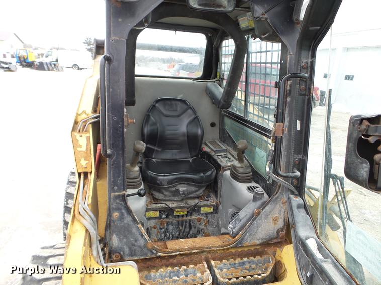 image for item DC1237 2005 Caterpillar 232B skid steer