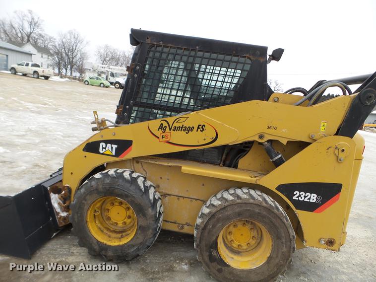 image for item DC1237 2005 Caterpillar 232B skid steer