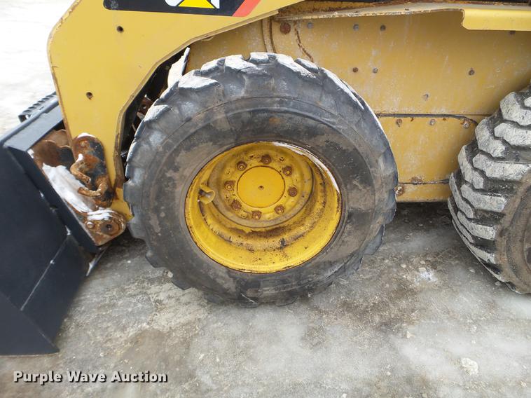 image for item DC1237 2005 Caterpillar 232B skid steer