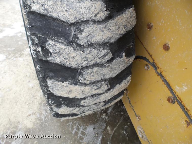 image for item DC1237 2005 Caterpillar 232B skid steer