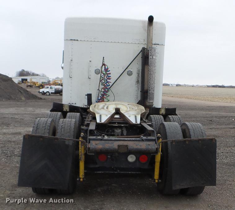 image for item DC4692 2003 Kenworth T800 semi truck