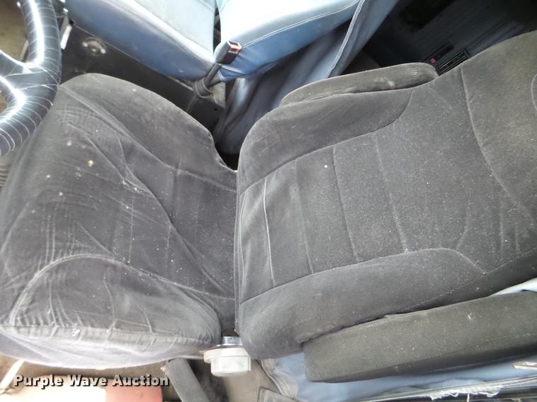 image for item DC4692 2003 Kenworth T800 semi truck