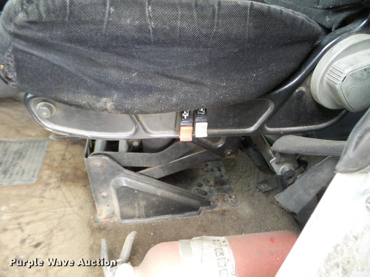 image for item DC4692 2003 Kenworth T800 semi truck