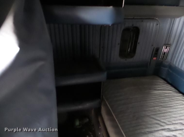 image for item DC4692 2003 Kenworth T800 semi truck