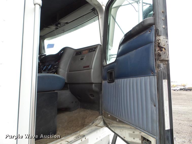 image for item DC4692 2003 Kenworth T800 semi truck