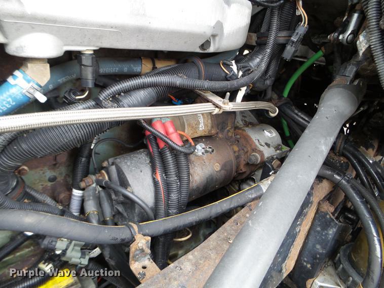 image for item DC4692 2003 Kenworth T800 semi truck