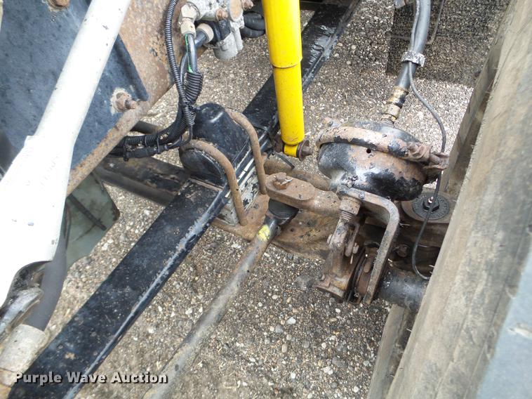 image for item DC4692 2003 Kenworth T800 semi truck