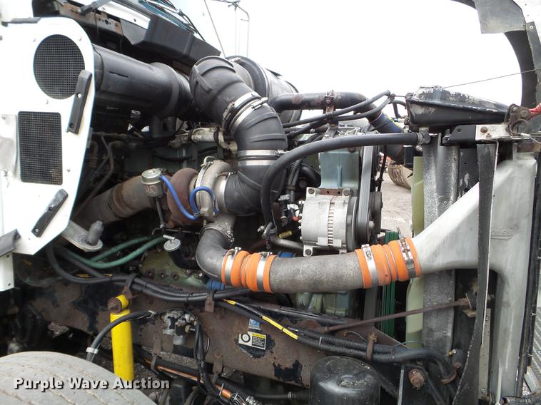 image for item DC4692 2003 Kenworth T800 semi truck