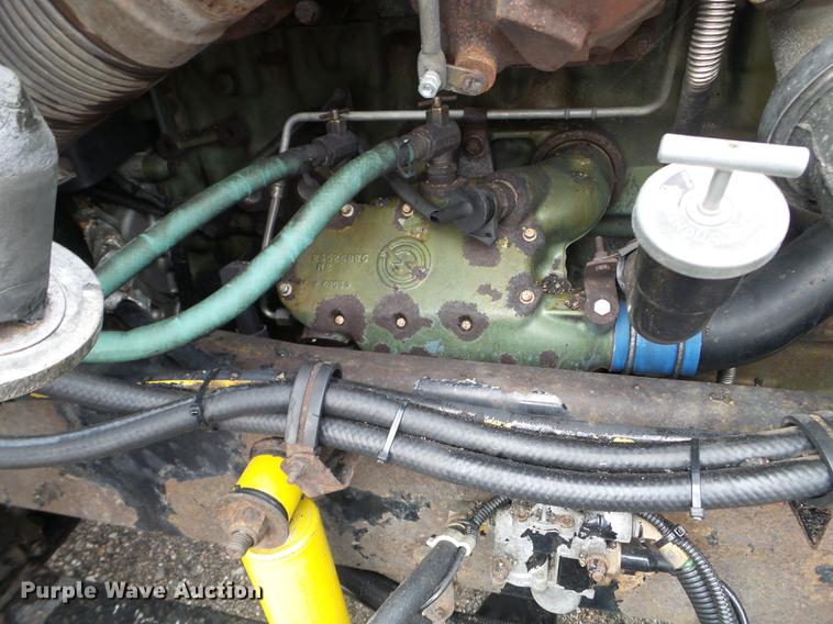 image for item DC4692 2003 Kenworth T800 semi truck