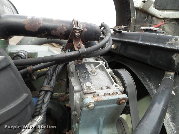 image for item DC4692 2003 Kenworth T800 semi truck