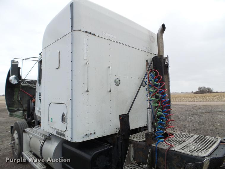 image for item DC4692 2003 Kenworth T800 semi truck