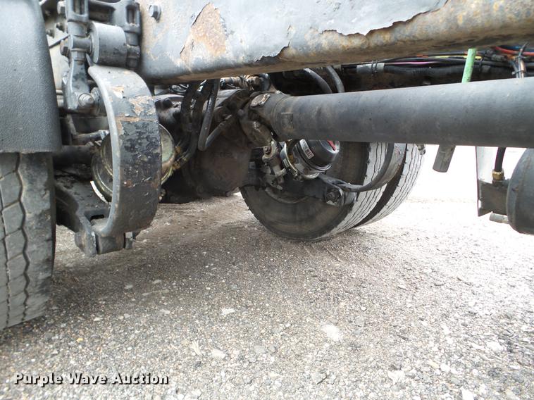 image for item DC4692 2003 Kenworth T800 semi truck