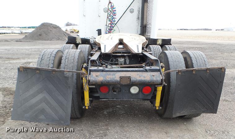 image for item DC4692 2003 Kenworth T800 semi truck