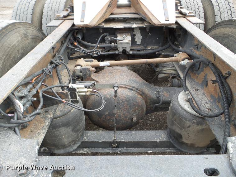 image for item DC4692 2003 Kenworth T800 semi truck