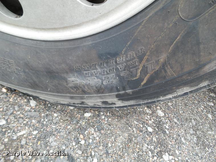 image for item DC4692 2003 Kenworth T800 semi truck