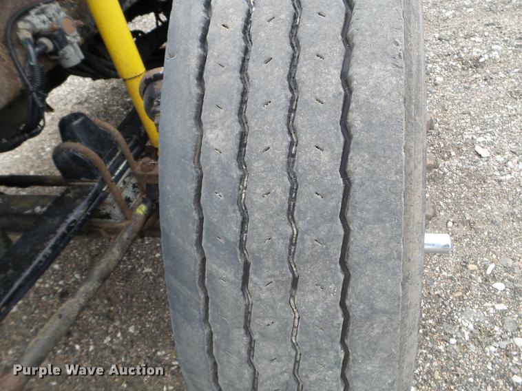 image for item DC4692 2003 Kenworth T800 semi truck