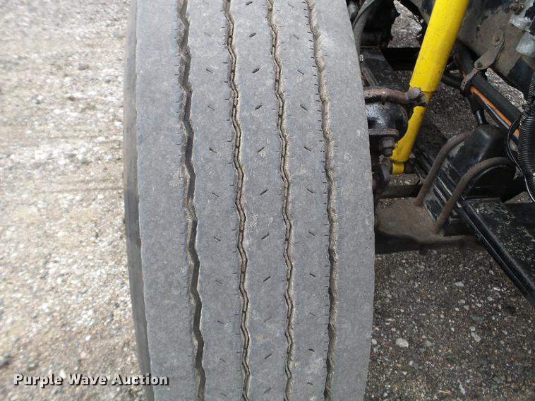 image for item DC4692 2003 Kenworth T800 semi truck