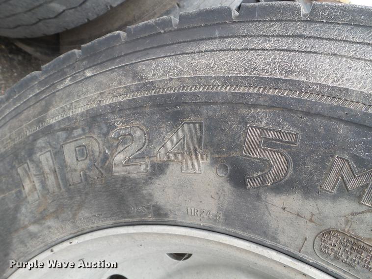 image for item DC4692 2003 Kenworth T800 semi truck