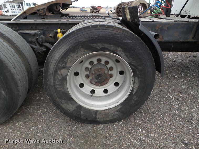 image for item DC4692 2003 Kenworth T800 semi truck