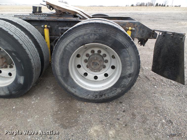 image for item DC4692 2003 Kenworth T800 semi truck