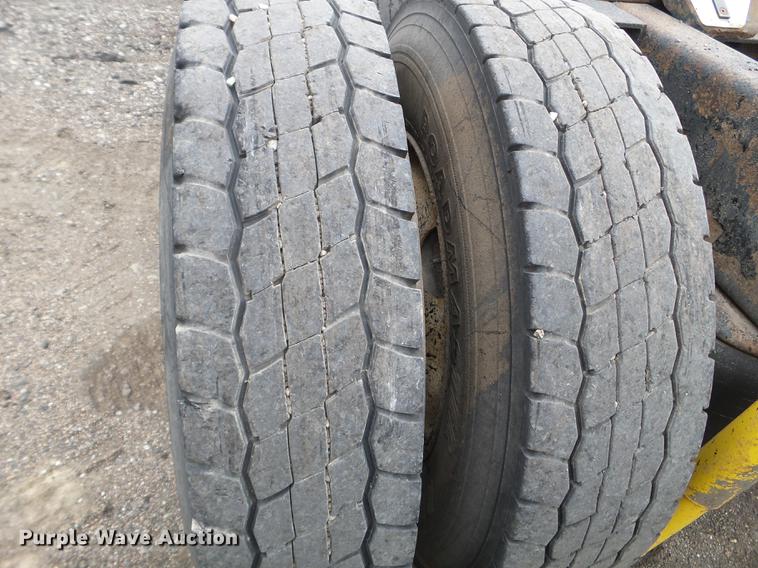 image for item DC4692 2003 Kenworth T800 semi truck