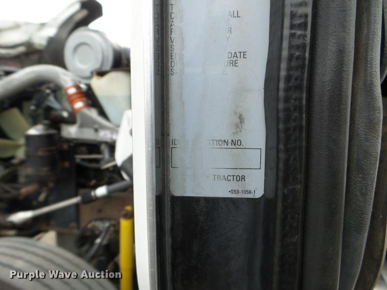 image for item DC4692 2003 Kenworth T800 semi truck