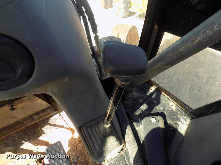 image for item DD3584 2004 Caterpillar 420D backhoe