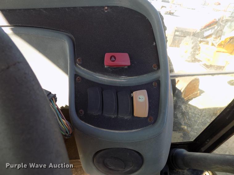 image for item DD3584 2004 Caterpillar 420D backhoe