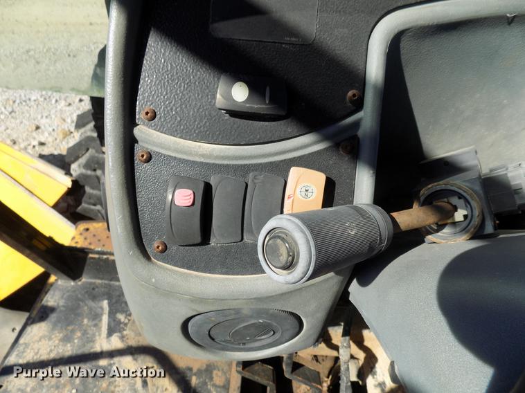 image for item DD3584 2004 Caterpillar 420D backhoe