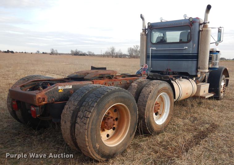 image for item DD3610 1996 Peterbilt 379 semi truck