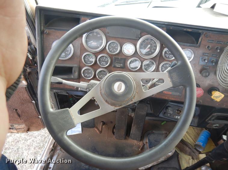 image for item DD3610 1996 Peterbilt 379 semi truck