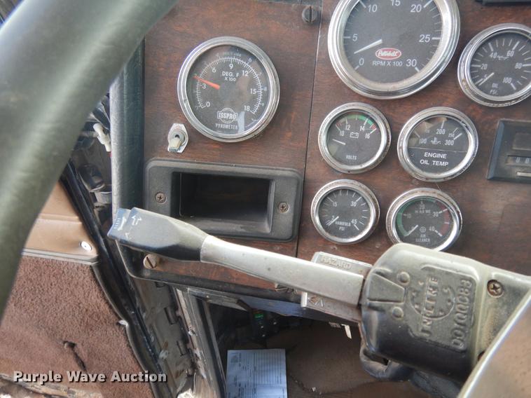 image for item DD3610 1996 Peterbilt 379 semi truck
