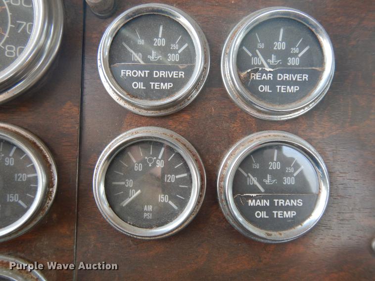 image for item DD3610 1996 Peterbilt 379 semi truck