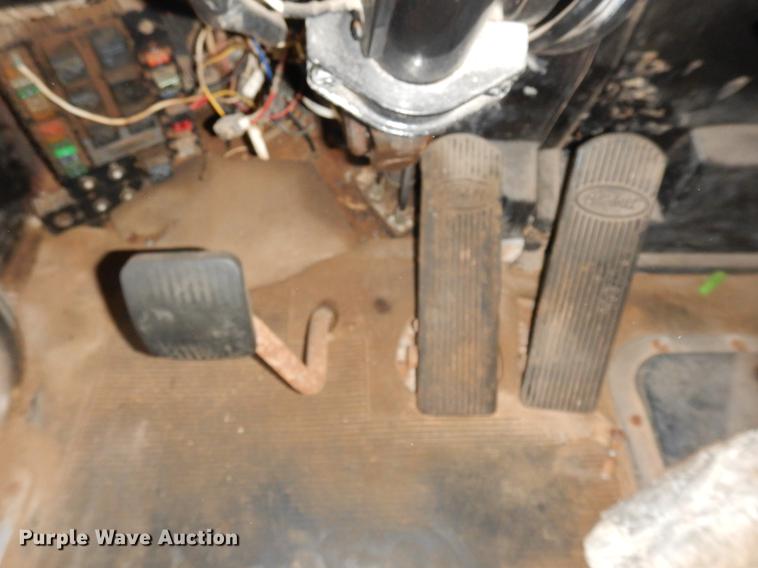 image for item DD3610 1996 Peterbilt 379 semi truck